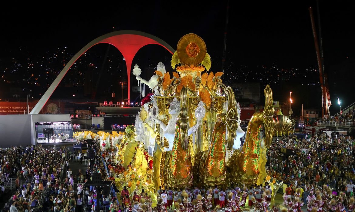 2020-02-24t031556z_871319291_rc2r6f9jfw7z_rtrmadp_3_brazil-carnival-sambadrome