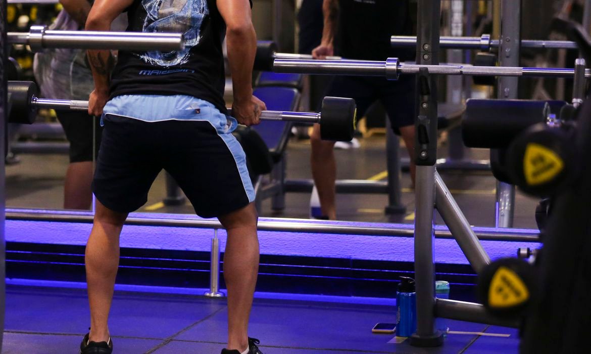Academia, exercicio fisíco