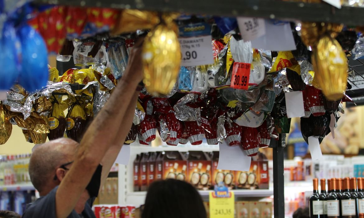 Comércio de ovos de páscoa na Semana Santa