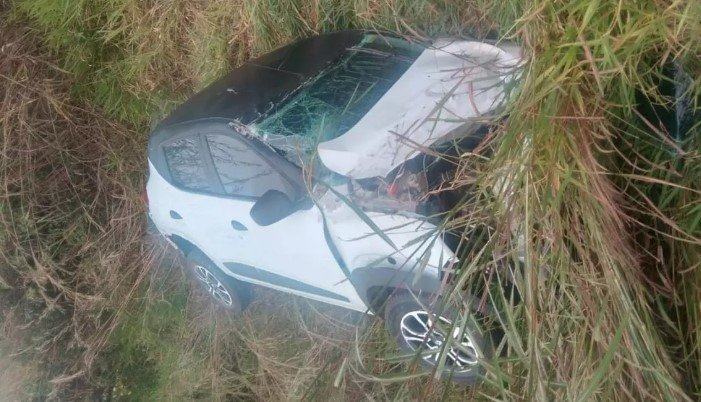 Polícia Civil investiga duas mortes após capotamento na BR-262