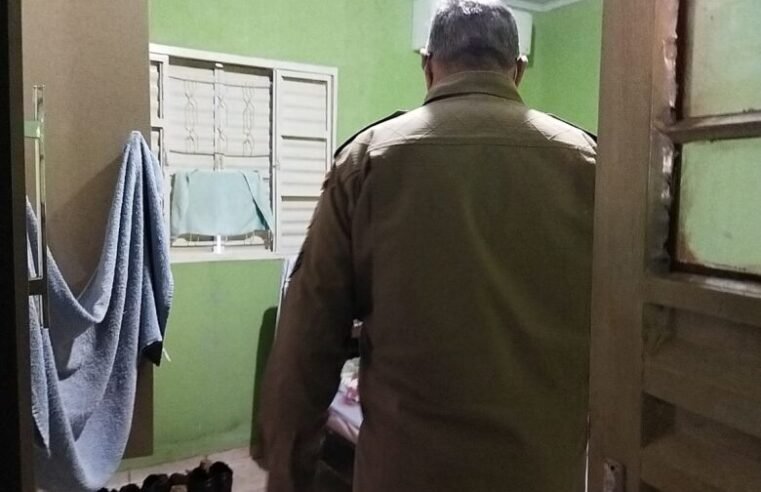 Filho encontra mãe e padrasto mortos em casa