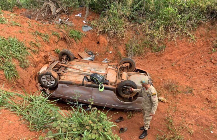 Turistas morrem e taxista fica ferido após capotamento em Bonito