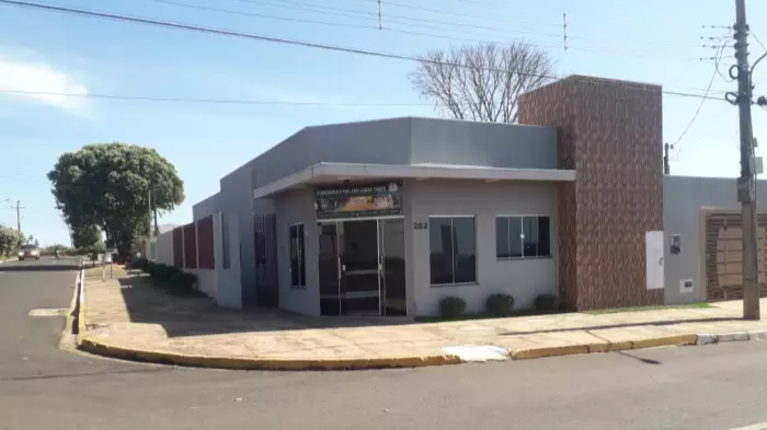 Dono e funcionária de funerária são amarrados e agredidos durante assalto