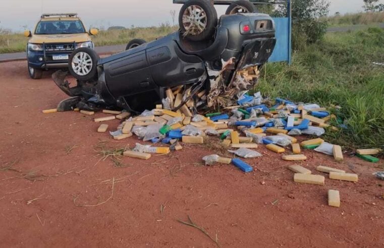 Durante fuga, traficante capota carro com mais de meia tonelada de maconha