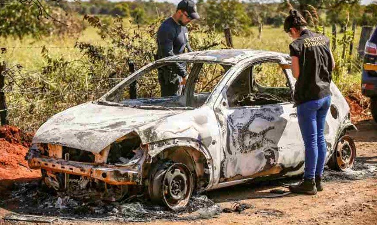Mulher encontrada morta em carro carbonizado em Campo Grande era professora de 45 anos