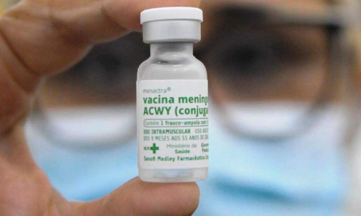 vacinação contra meningite