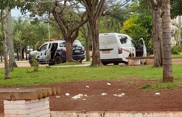 Homem encontrado morto na praça central tinha 54 anos e sofria de câncer