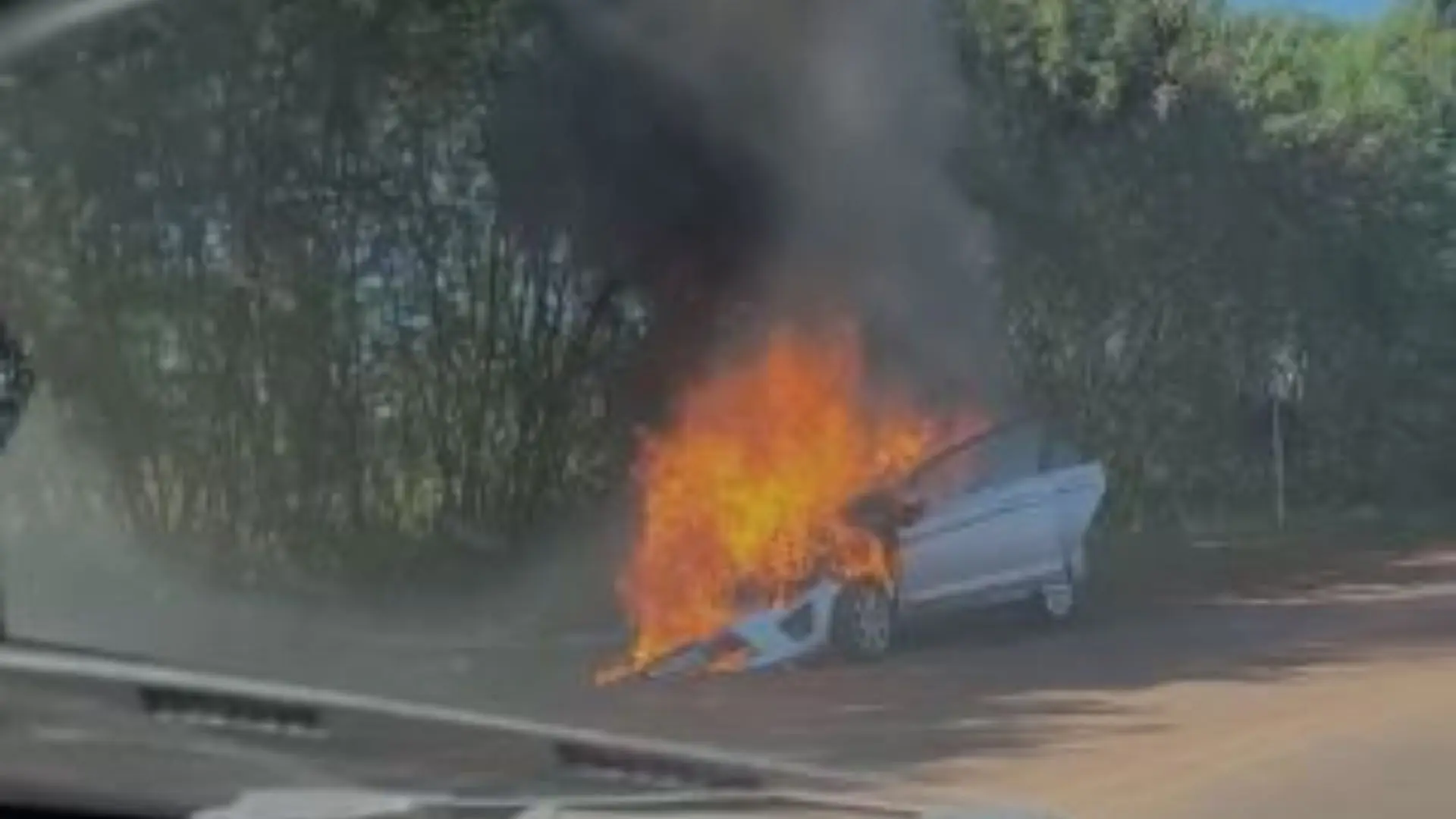 carro-fogo-lixao.jpg