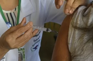 Ponto-de-Vacinacao-no-Bombeiros-Foto-Bruno-Rezende-09-730x480-1.jpg