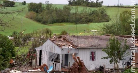 ciclone-se-afasta-para-o-alto-mar-apos-deixar-ao-menos-quatro-mortos-no-sul-e-sudeste-1689342286