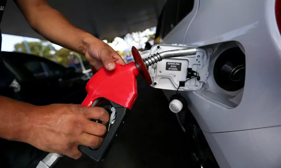 gasolina-ou-etanol-1068x639.jpg