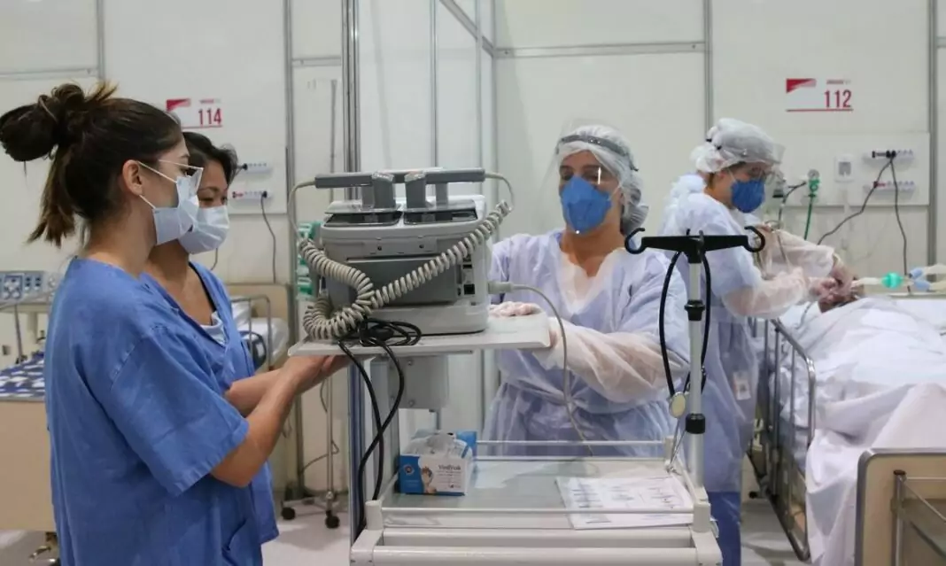 enfermeiros_em_hospital_de_campa-1068x639.jpg