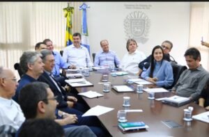 Reuniao-Secretarios-Foto-Saul-Schramm-5-730x480