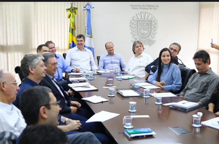 Reuniao-Secretarios-Foto-Saul-Schramm-5-730x480