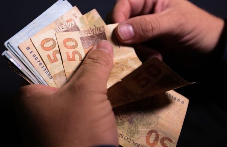 Primeira parcela do décimo terceiro deve ser depositada até esta sexta