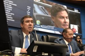 Governador-participa-da-posse-do-Deputado-Paulo-Duarte-Foto-Bruno-Rezende-730x480-1