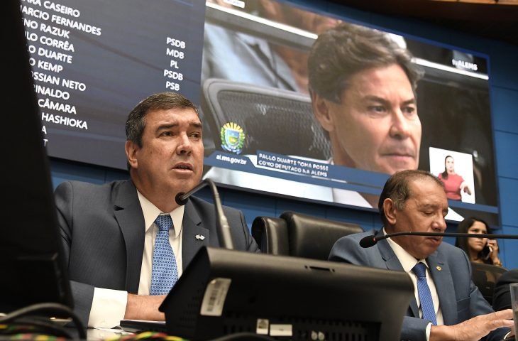 Governador-participa-da-posse-do-Deputado-Paulo-Duarte-Foto-Bruno-Rezende-730x480-1
