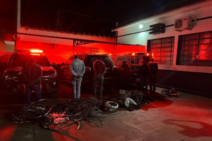 policia-prende-4-durante-operacao-contra-furto-de-fios-em-rio-brilhante-17172778371731-thumb