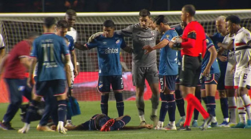 uruguaio-juan-izquierdo-27-morre-apos-passar-mal-em-jogo-no-morumbi-17248559615363-thumb