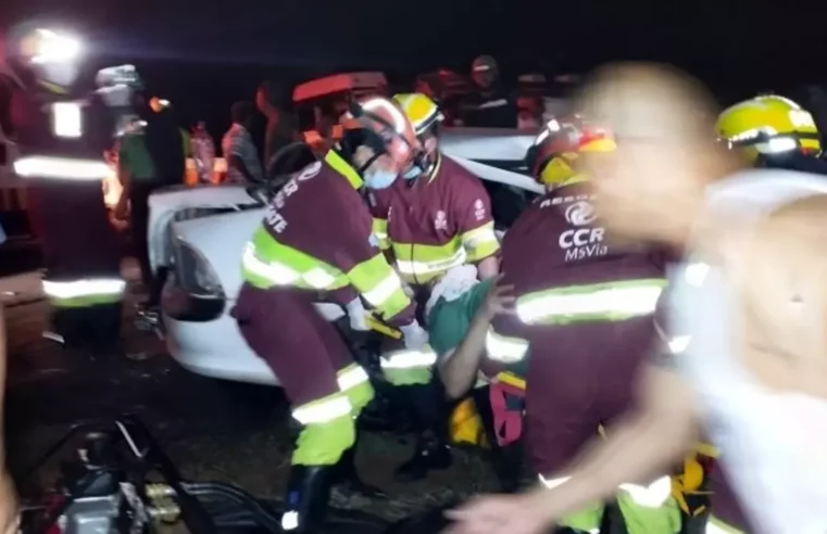 Acidente entre três veículos na BR-163 deixa feridos graves