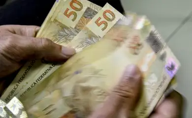 Empresas têm até esta sexta-feira para pagar o décimo terceiro salário