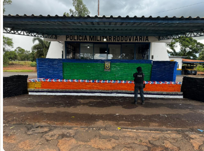 Polícia Militar Rodoviária prendeu dois homens que transportavam mais de 15 toneladas de drogas em um caminhão em Amambai.
