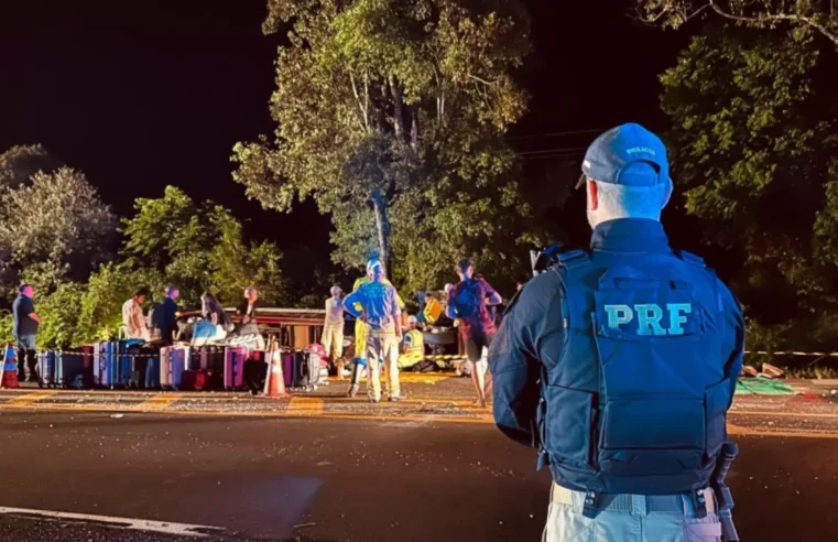 Acidente envolvendo ônibus com 50 passageiros paraguaios deixa nove feridos no Paraná