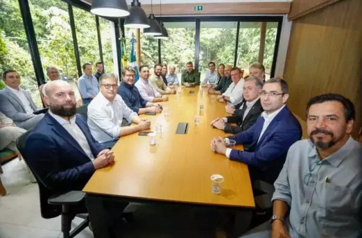 riedel-realiza-ultima-reuniao-do-ano-com-secretarios-estaduais-17341016265461-thumb