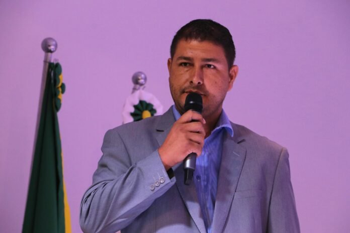 Ver-Daniel-Esquivel-696x464