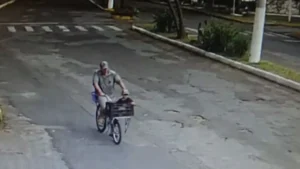 Reproducao-X-Homem-levando-o-menino