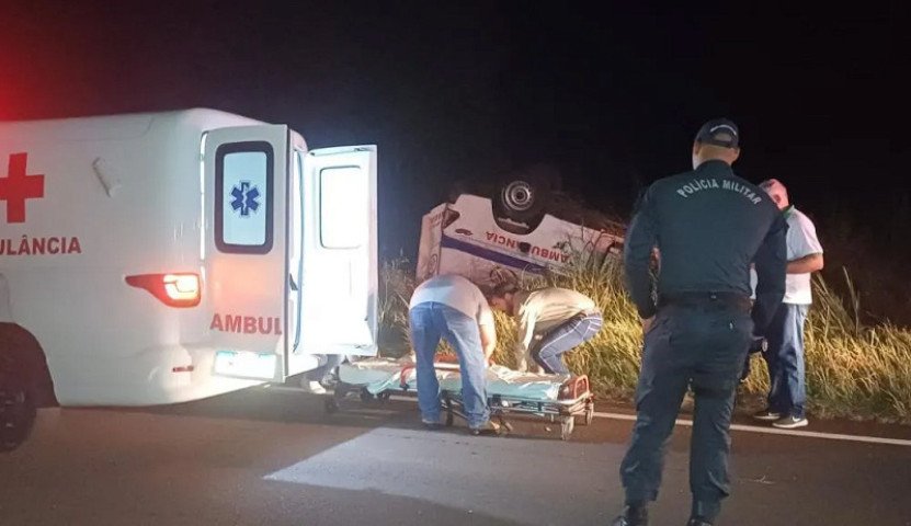 ambulancia-capota-apos-colisao-durante-ultrapassagem-na-ms-395-17429859644619-thumb