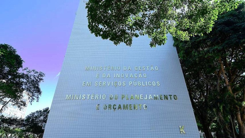 ldo-preve-salario-minimo-de-r-1630-e-superavit-de-r-343-bi-em-2026-17458385693785-thumb