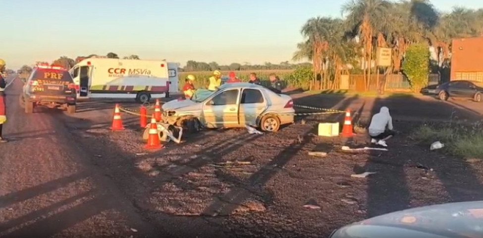 mulher-morre-apos-carro-bater-em-capivara-e-colidir-contra-coqueiro-na-br-163-1746966838988-thumb