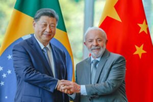 china-sai-em-defesa-do-brasil-e-critica-tarifa-de-50-imposta-por-trump-intimidacao-17522434317255-thumb