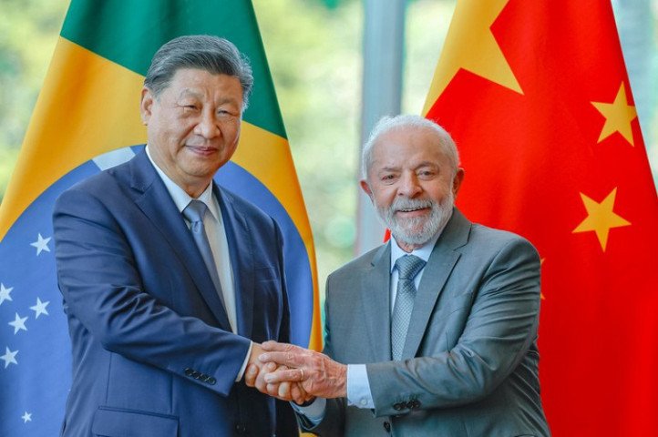china-sai-em-defesa-do-brasil-e-critica-tarifa-de-50-imposta-por-trump-intimidacao-17522434317255-thumb