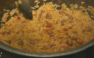 mulher-e-presa-suspeita-de-envenenar-arroz-carreteiro-e-dar-para-o-marido-17533666824831-thumb
