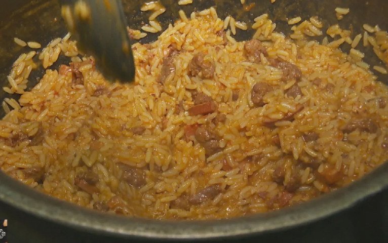 mulher-e-presa-suspeita-de-envenenar-arroz-carreteiro-e-dar-para-o-marido-17533666824831-thumb