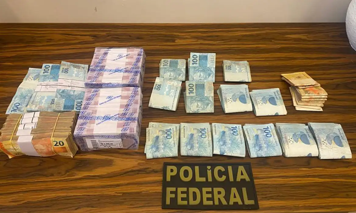 Policia-Federal-Dinheiro-desviado-Educacao
