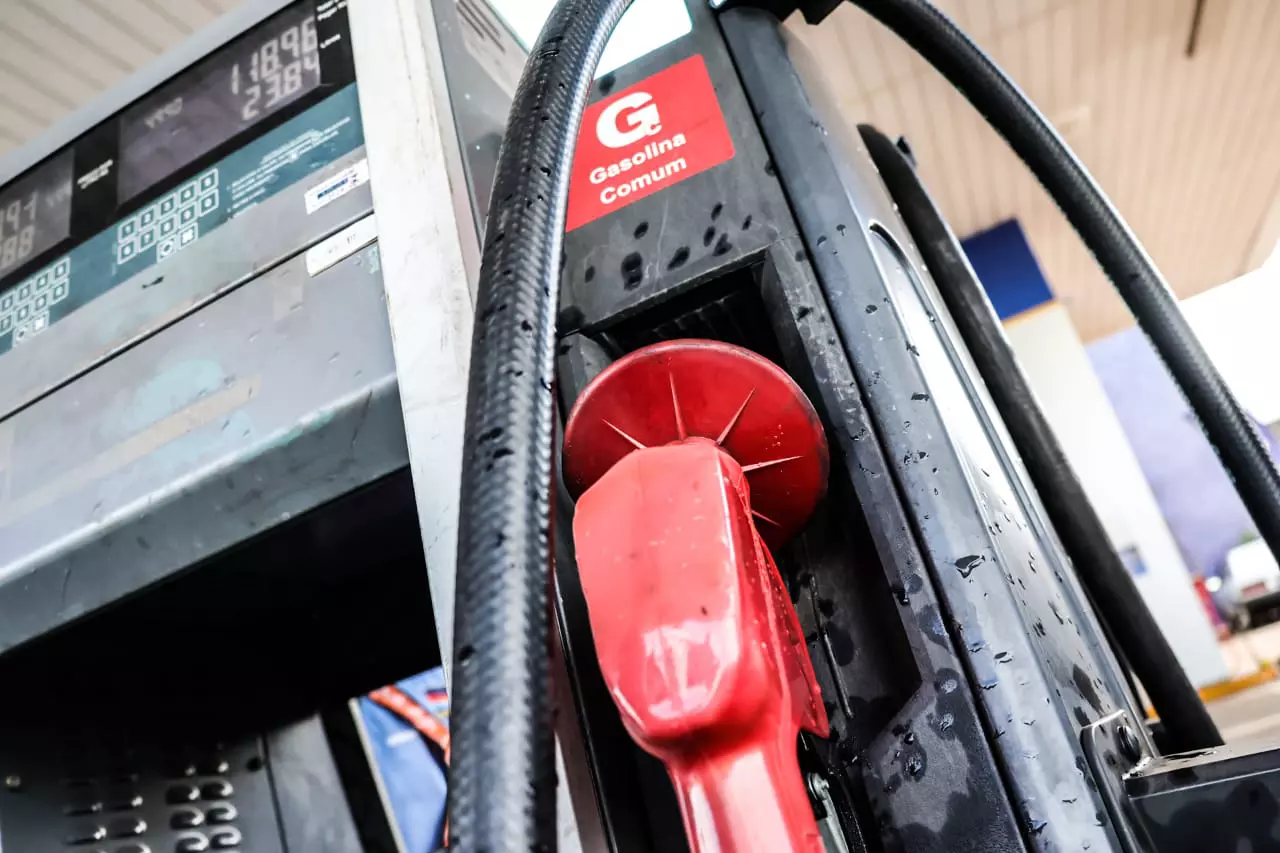 Posto-de-combustivel_Bomba-de-gasolina_Foto-por-Henrique-Arakaki (1)