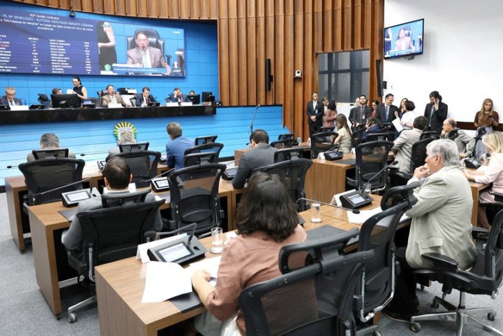 em-regime-de-urgencia-assembleia-pauta-emprestimo-de-r-950-milhoes-ao-governo-do-estado-1762860818358-thumb (1)
