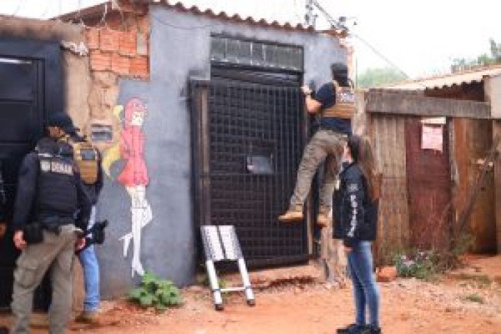 forca-tarefa-em-ms-derruba-rede-de-criminosos-e-cumpre-52-mandados-de-prisao-em-novembro-1765490314905-thumb