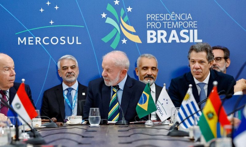 lula-alerta-no-mercosul-para-risco-de-guerra-na-america-do-sul-diante-de-ameaca-militar-dos-eua-a-venezuela-17662489785473-thumb