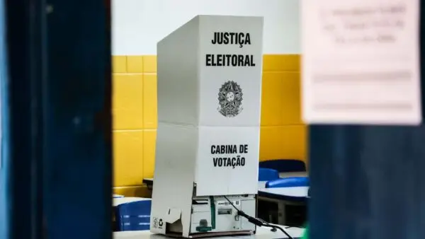 cabina-de-votacao-Foto-henrique-arakaki.jpg