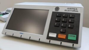 Urna-eletronica_Foto-Ascom-TRE-PR