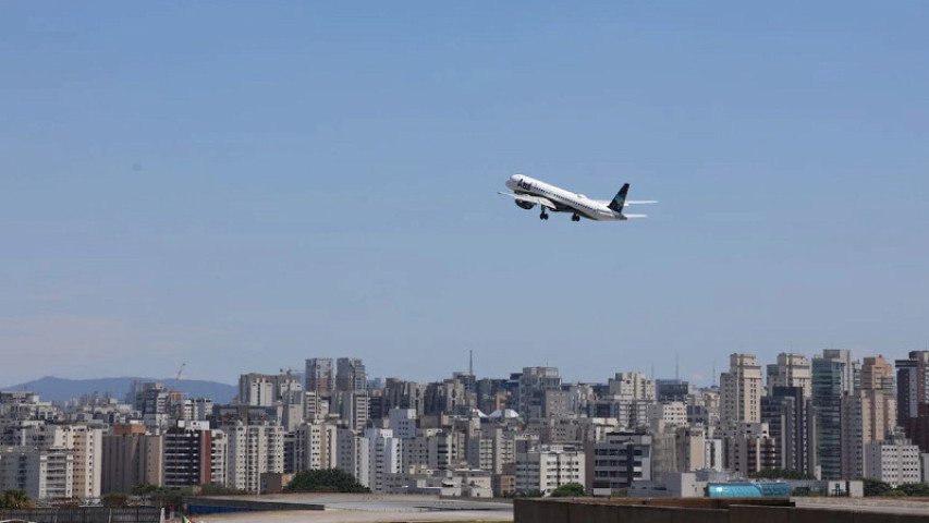 alta-do-petroleo-deve-encarecer-passagens-e-reduzir-voos-no-brasil-diz-ministro-17770473232656-thumb