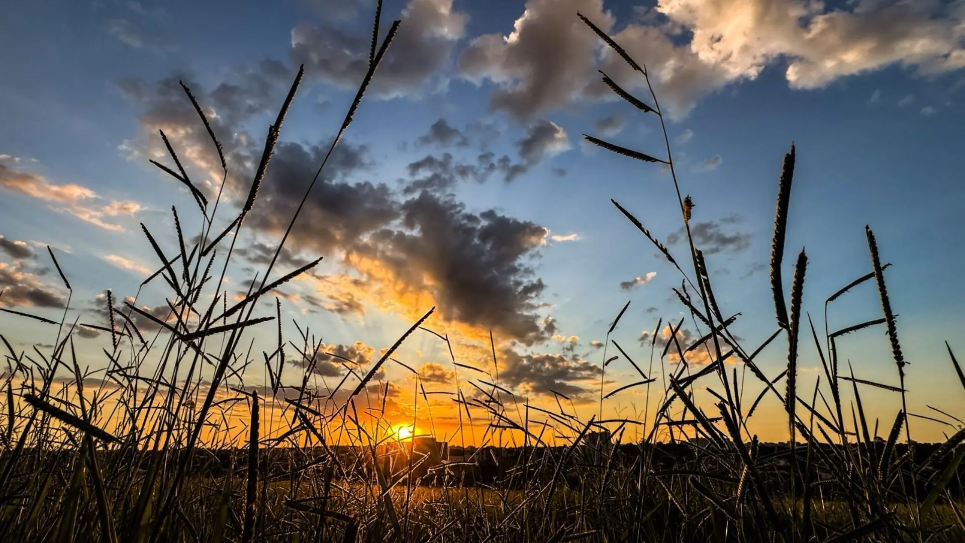 por-do-sol-nuvens-sol-calor-baixa-umidade-tempo-clima-.jpg