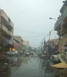temporal-causa-destruicao-na-fronteira-e-derruba-estruturas-em-pedro-juan-17755911794662-thumb