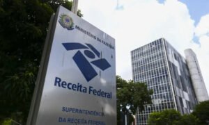 arrecadacao-federal-bate-recorde-e-supera-r-278-bilhoes-em-abril-17794565001792-thumb