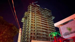 andaime-desaba-de-35-metros-de-altura-e-deixa-um-operario-morto-em-obra-de-predio-17834239451428-thumb