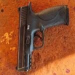 Choque apreende pistola 9 mm, revólver e drogas após ação com dois mortos